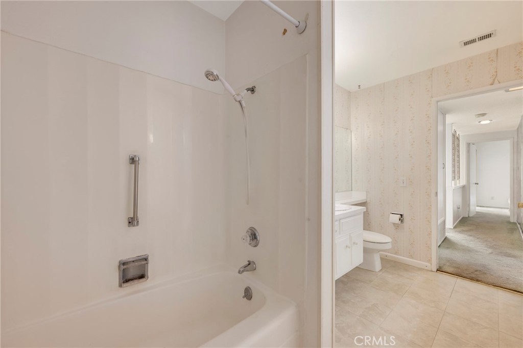 1756 N Holbrook Street