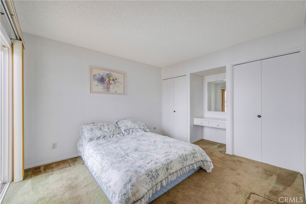 1756 N Holbrook Street