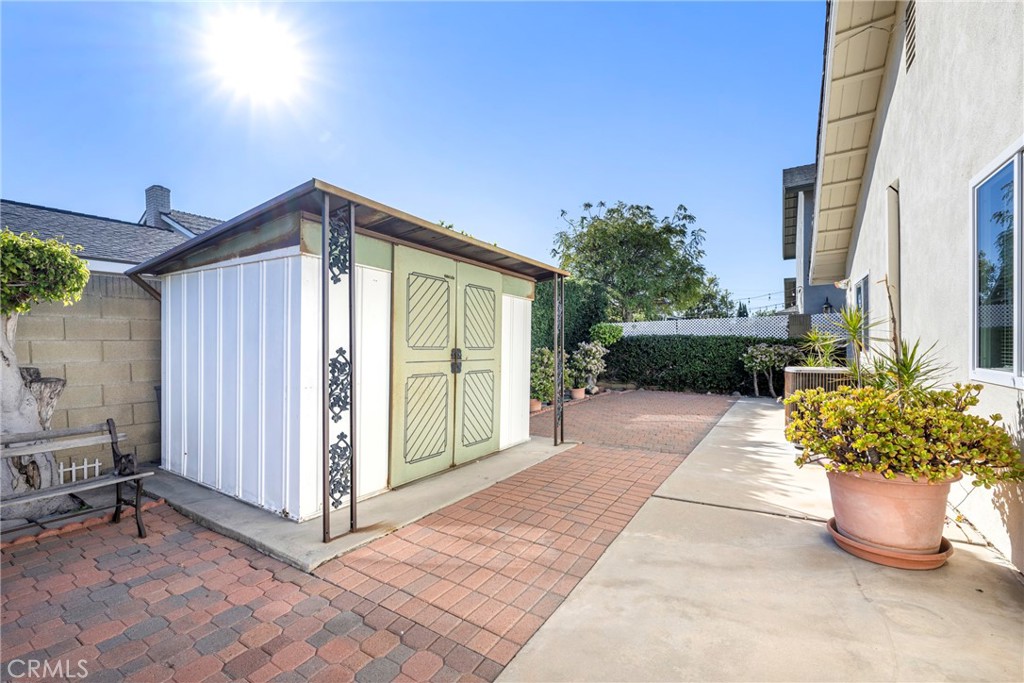 1756 N Holbrook Street