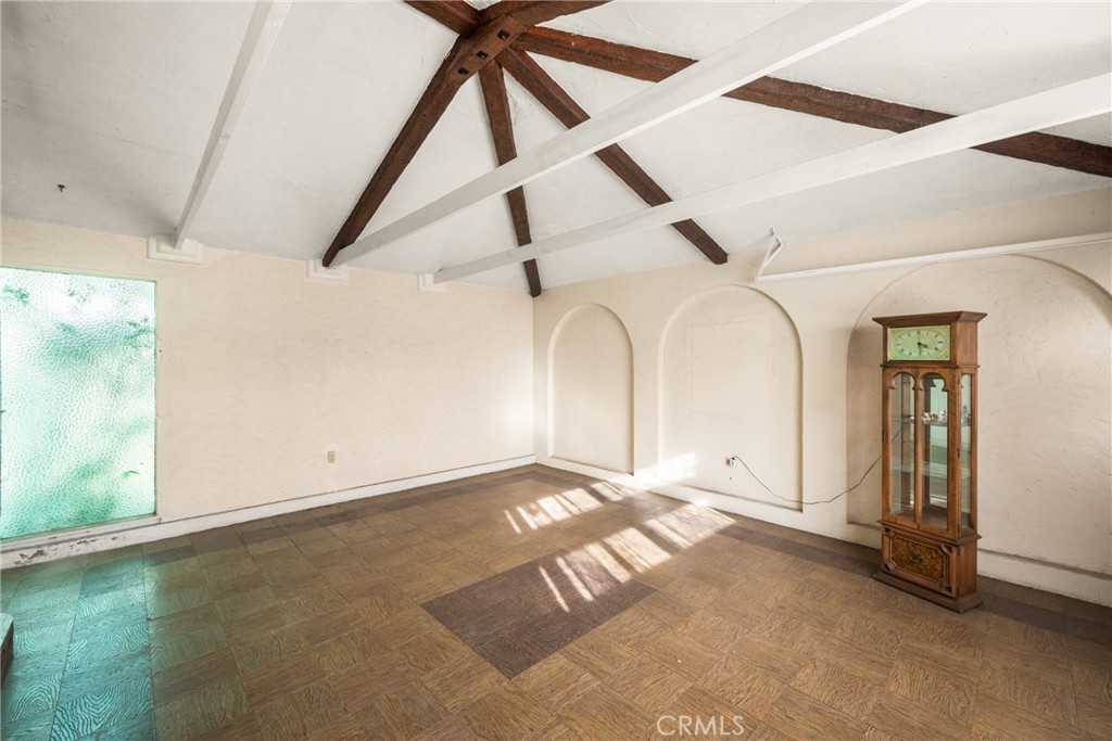 6623 Pioneer Boulevard