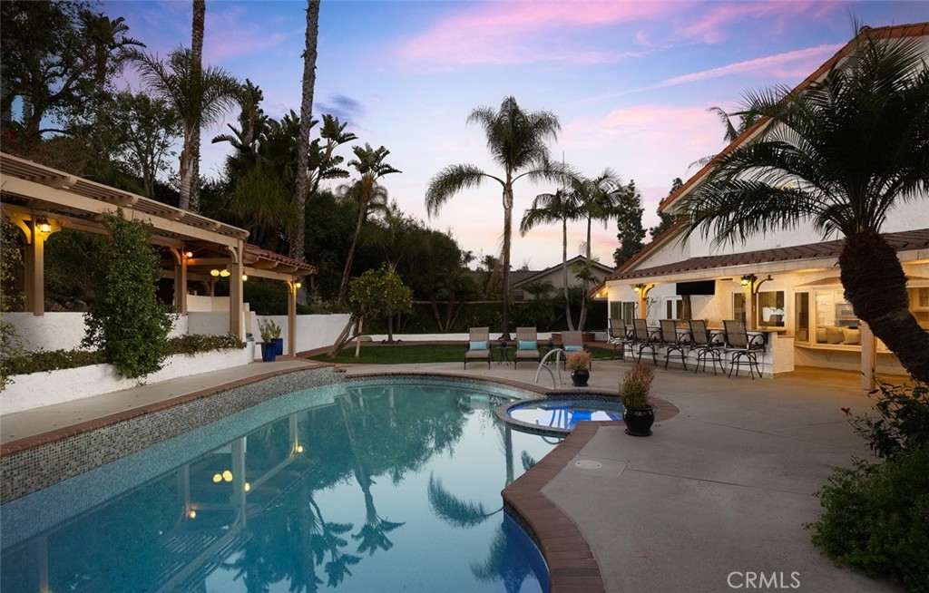 5707 E Mountain Avenue