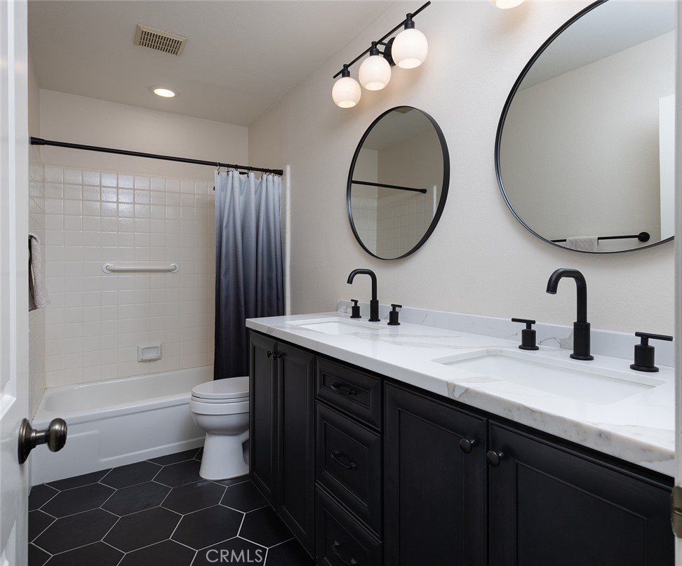 5707 E Mountain Avenue