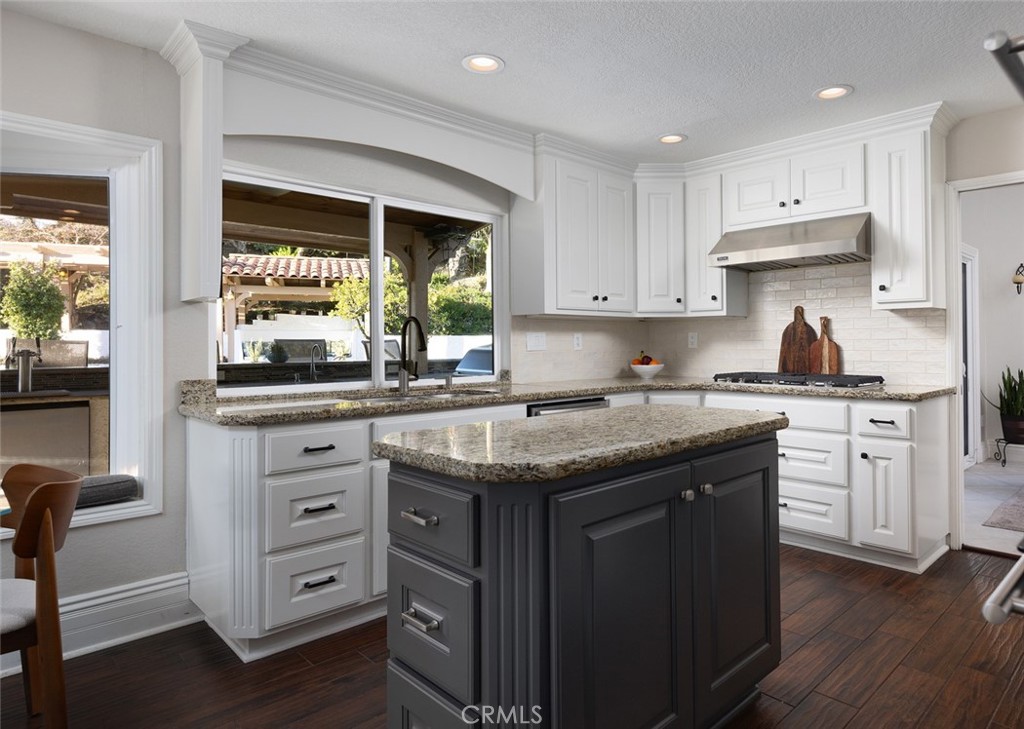 5707 E Mountain Avenue