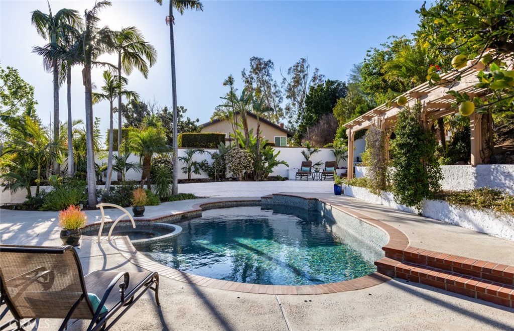 5707 E Mountain Avenue