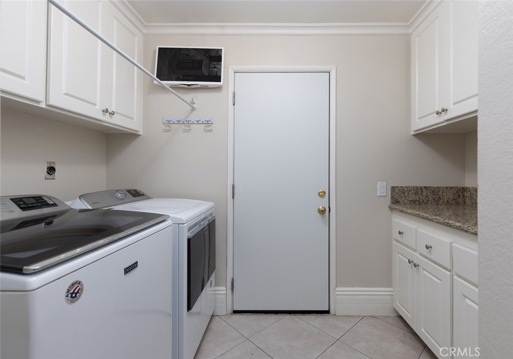 5707 E Mountain Avenue