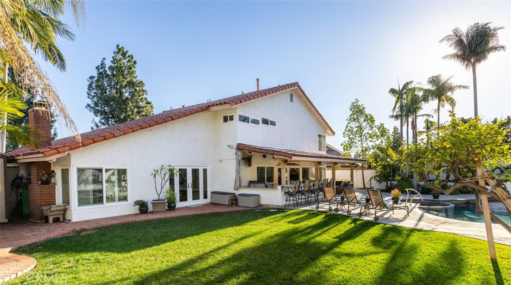 5707 E Mountain Avenue