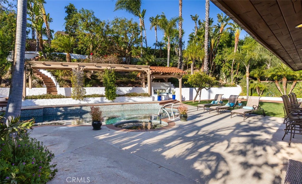 5707 E Mountain Avenue