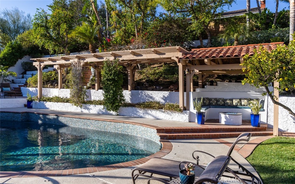 5707 E Mountain Avenue