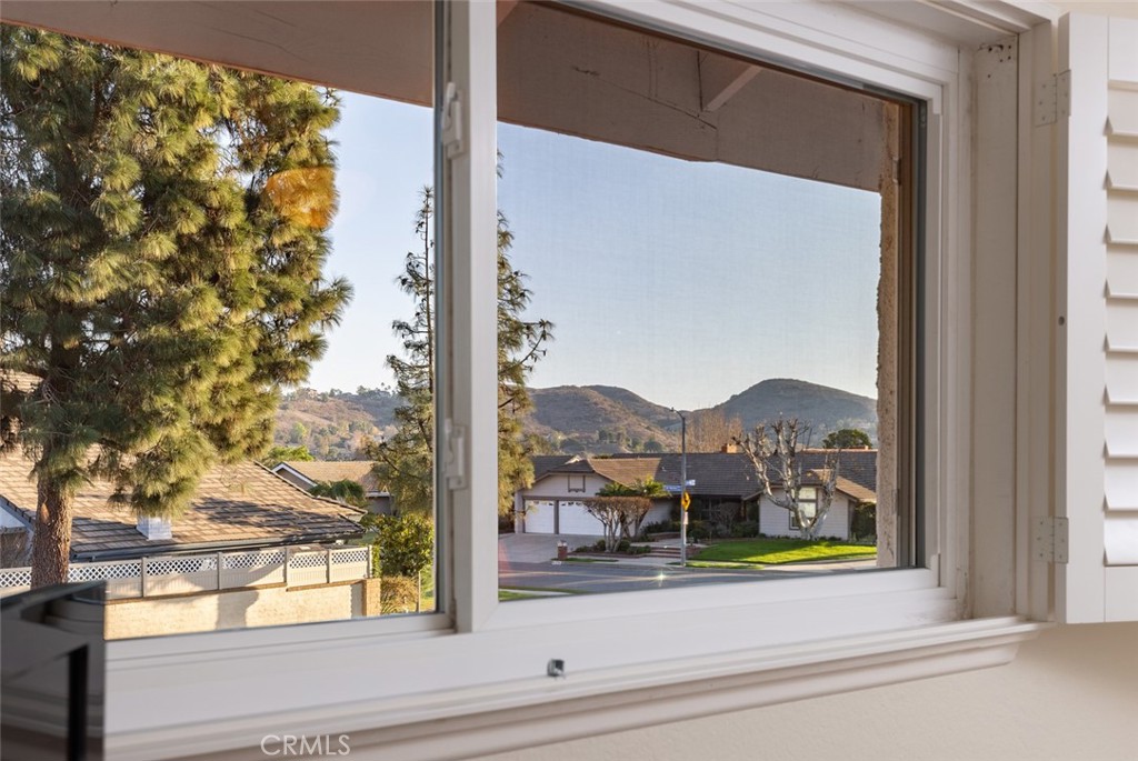 5707 E Mountain Avenue