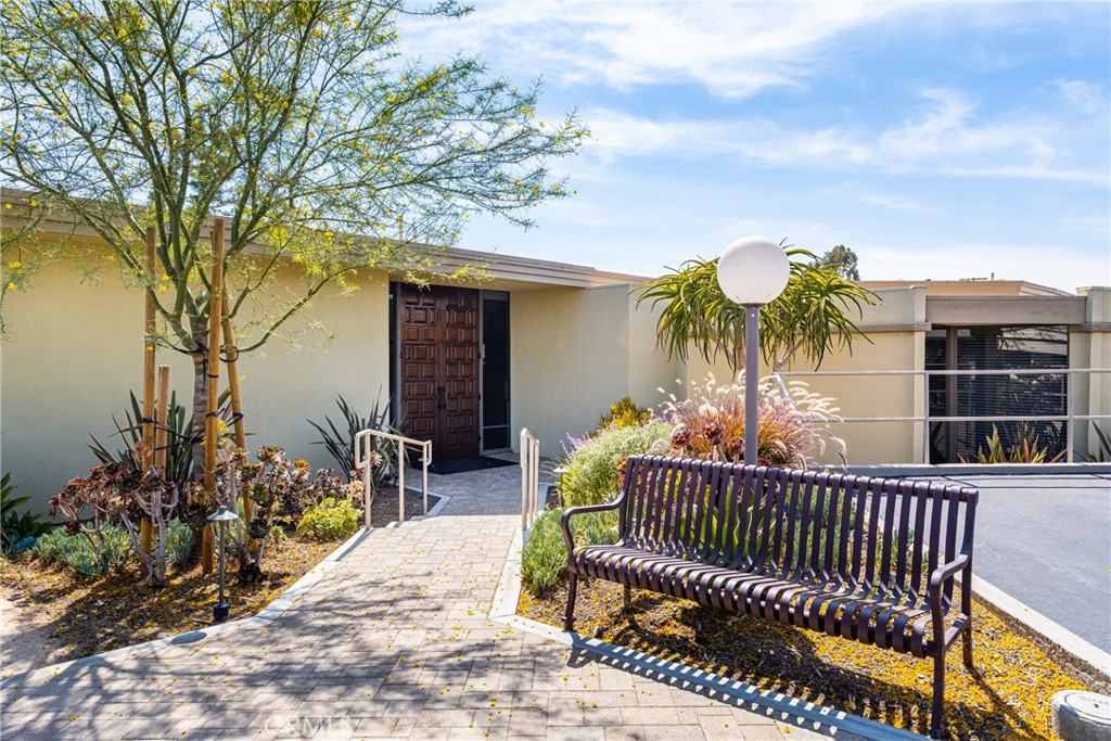 16742 Lake Forest Lane