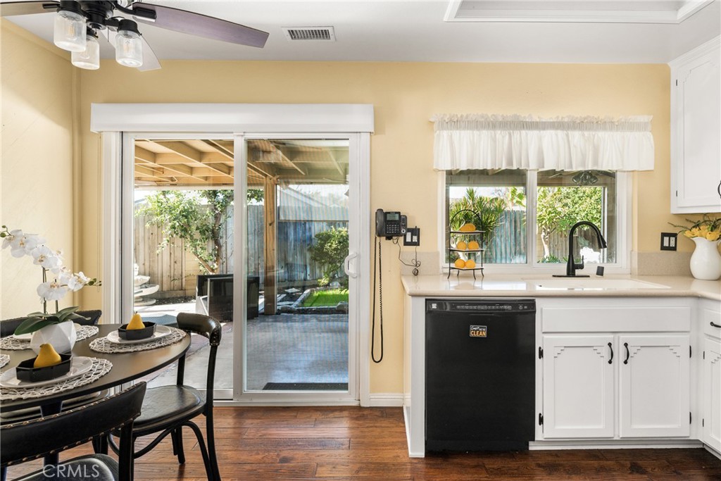 1917 W Las Palmas Circle