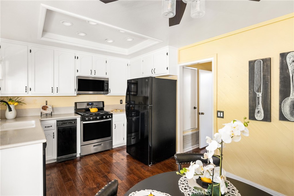 1917 W Las Palmas Circle