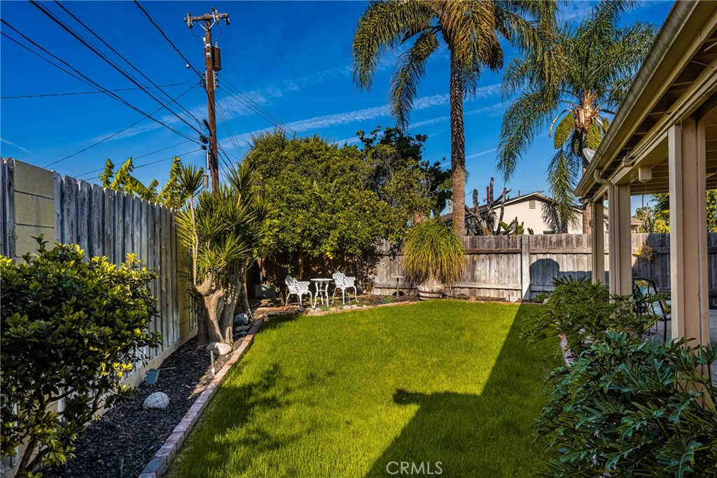 1917 W Las Palmas Circle