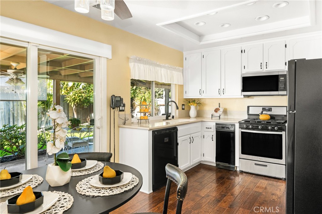 1917 W Las Palmas Circle