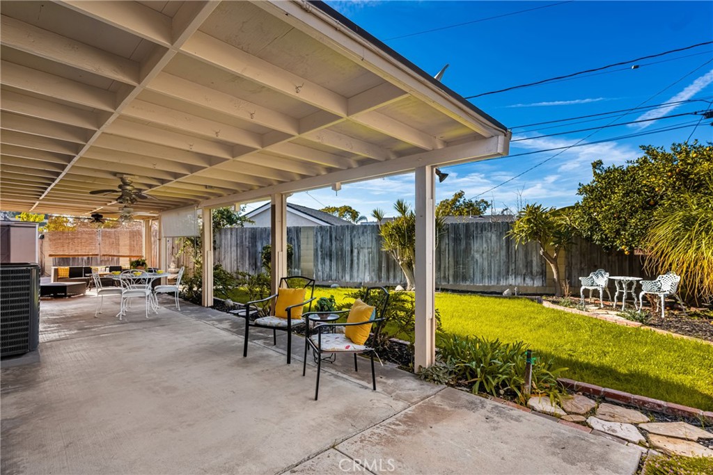 1917 W Las Palmas Circle