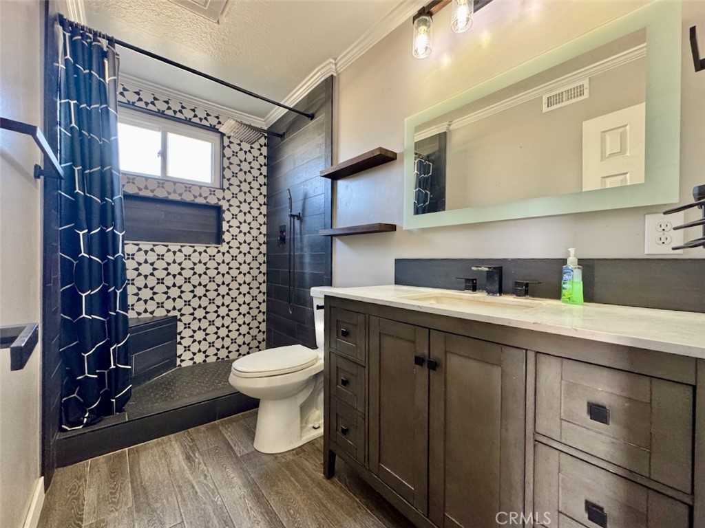 1232 N Minteer Street