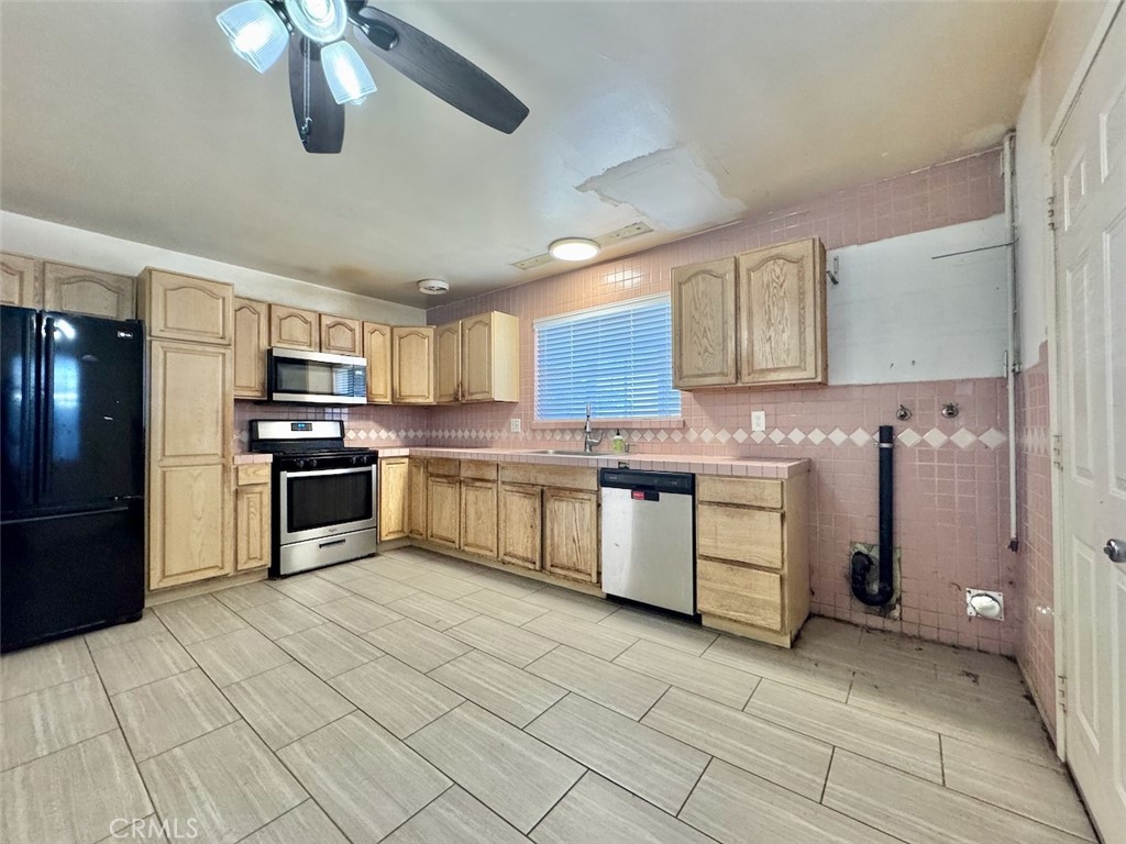 1232 N Minteer Street