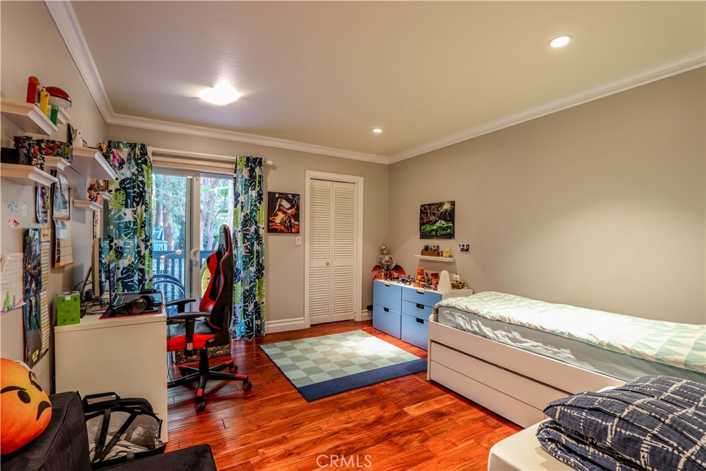 564 N Bellflower Boulevard 111