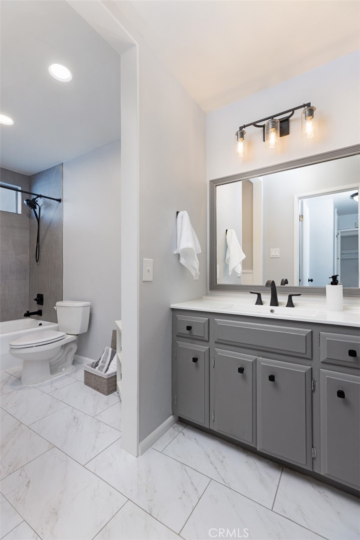 2121 E 1st Street 303