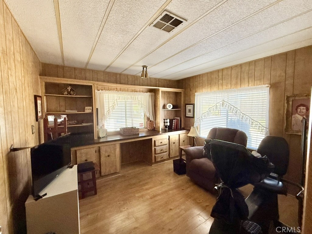 692 N Adele Street 48