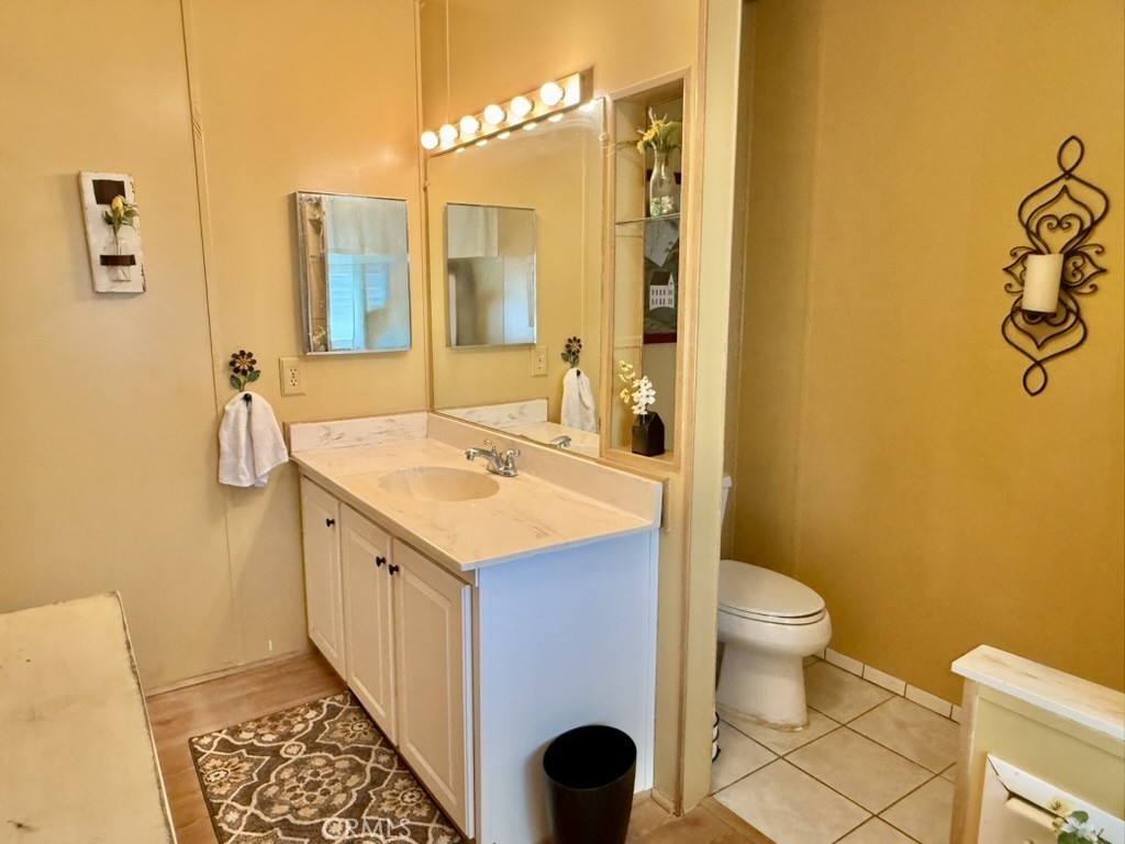 692 N Adele Street 48