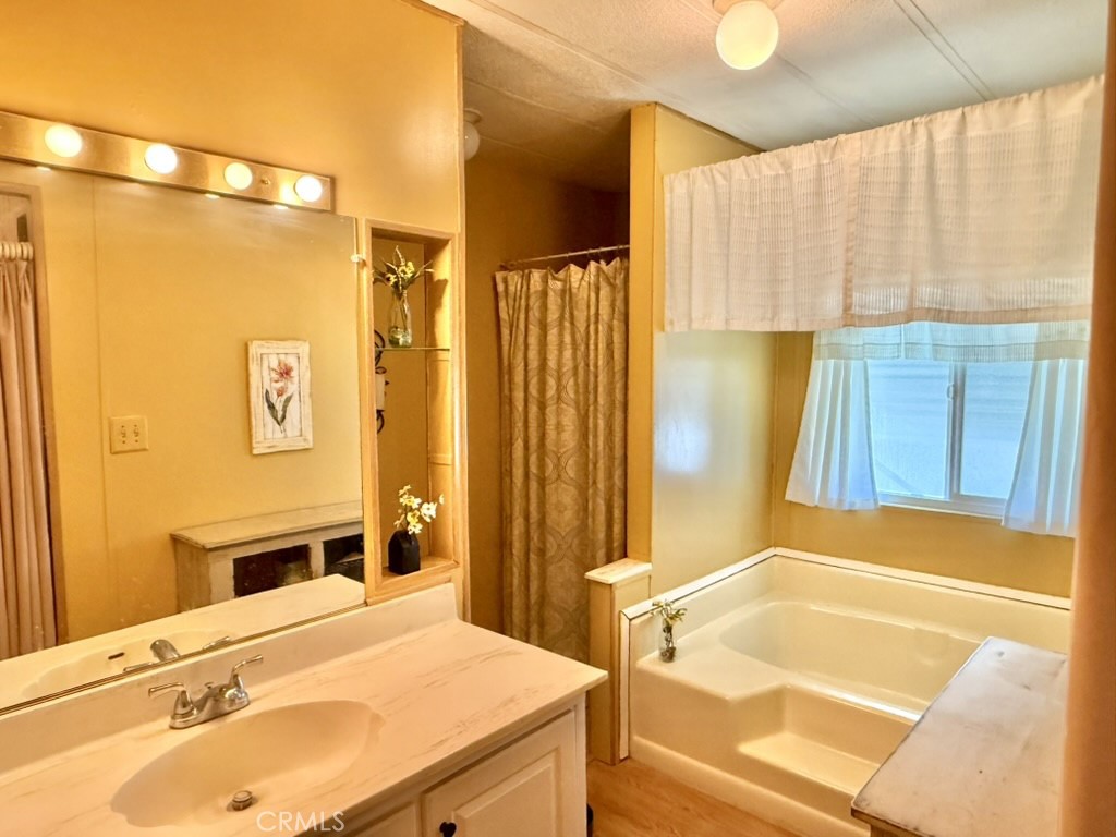 692 N Adele Street 48