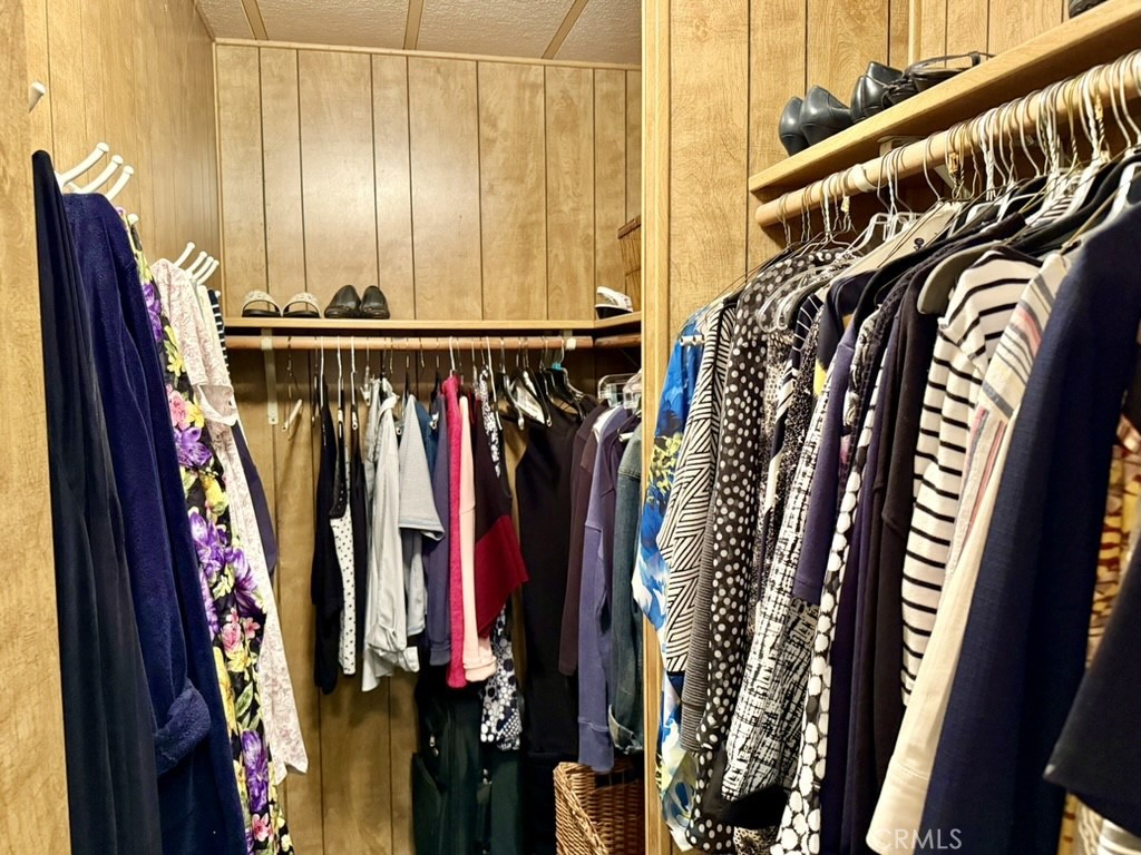 692 N Adele Street 48