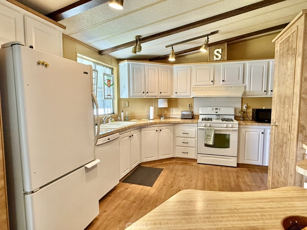 692 N Adele Street 48