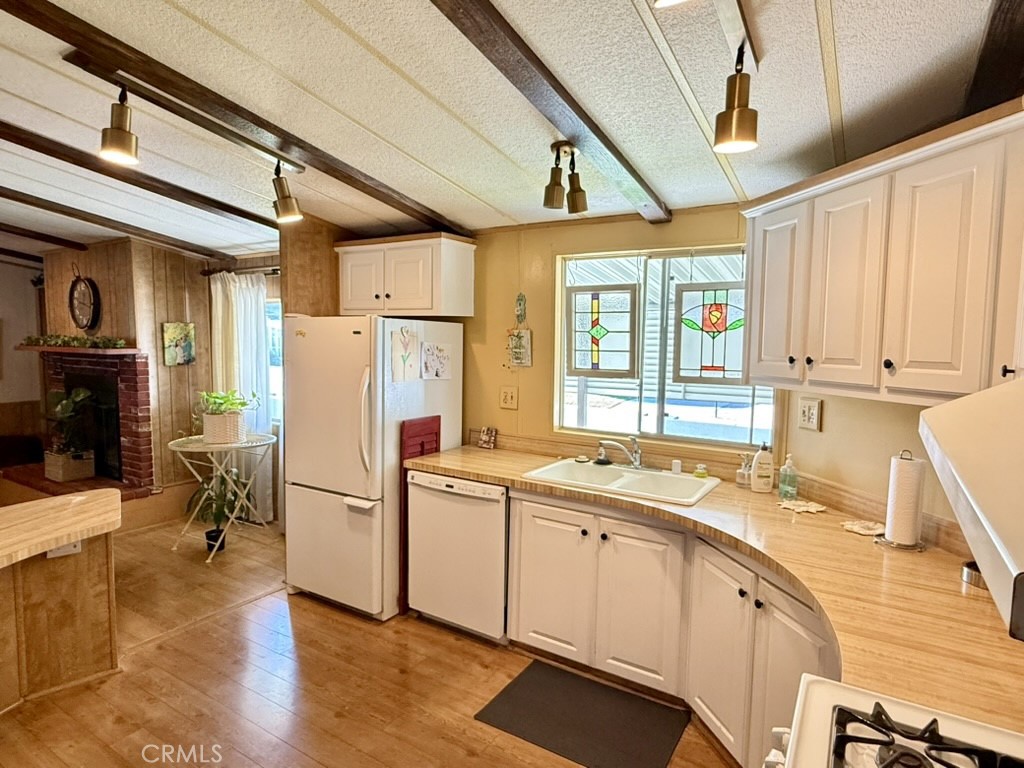 692 N Adele Street 48