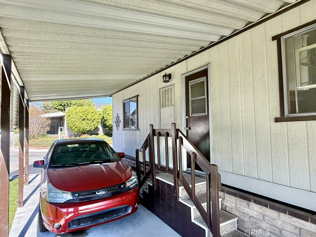 692 N Adele Street 48