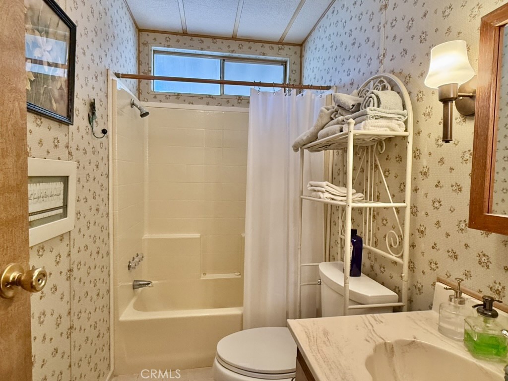 692 N Adele Street 48