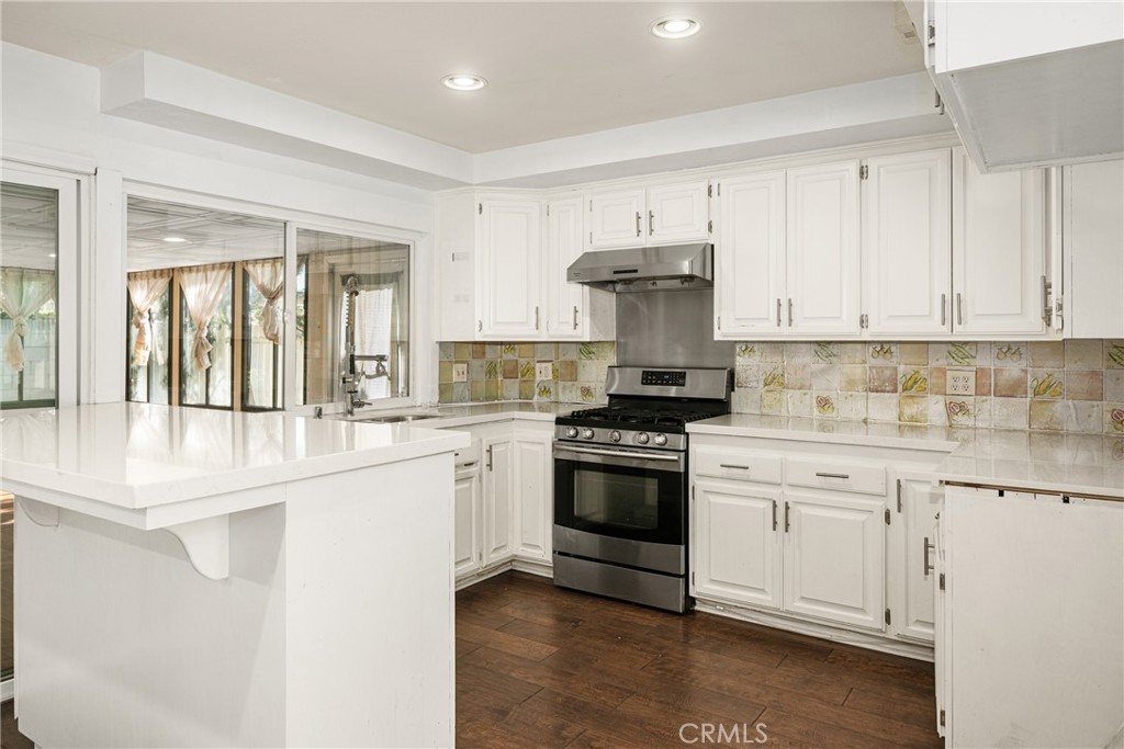 1828 N Symphony Street