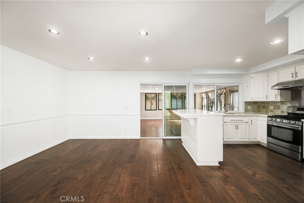 1828 N Symphony Street