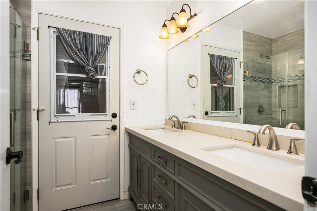 1828 N Symphony Street