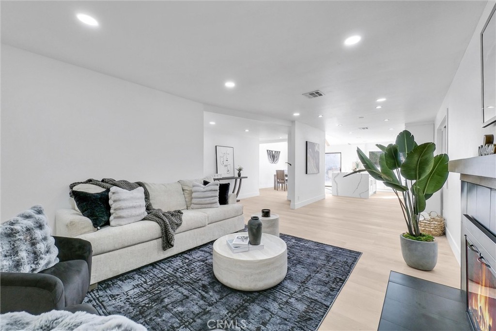 4108 E Fernwood Avenue