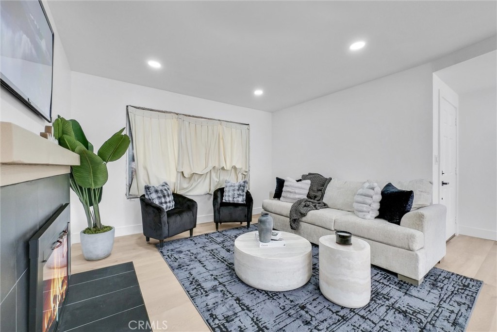 4108 E Fernwood Avenue