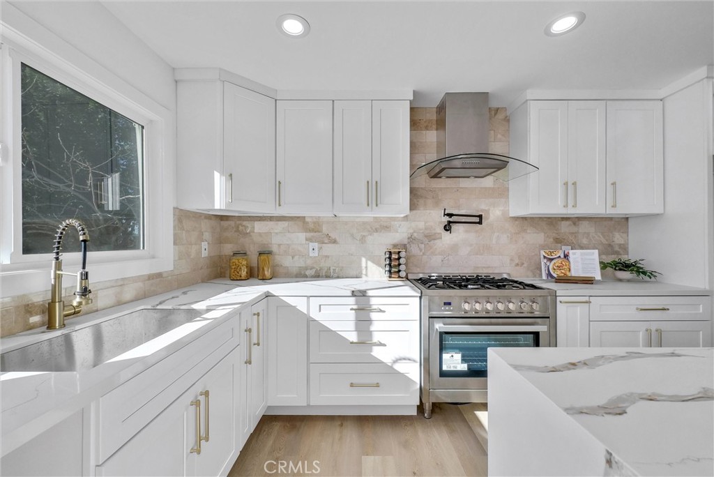 4108 E Fernwood Avenue