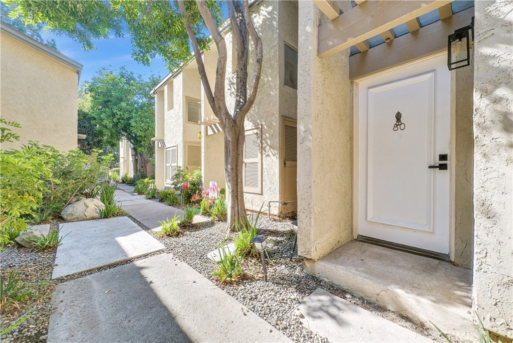 4900 80 E Chapman Ave 80