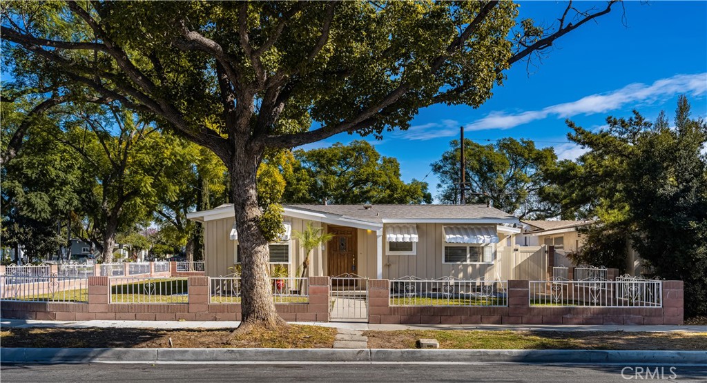 2233 N Pacific Avenue