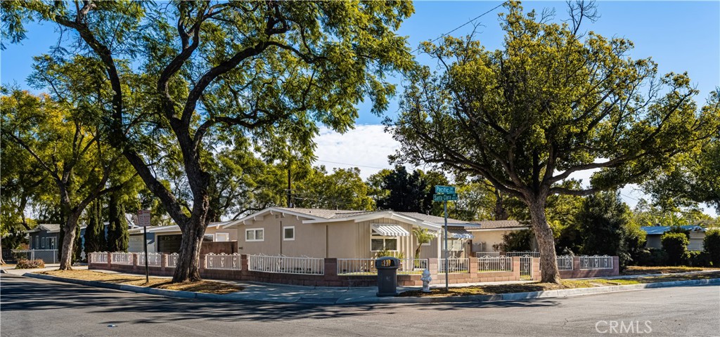 2233 N Pacific Avenue