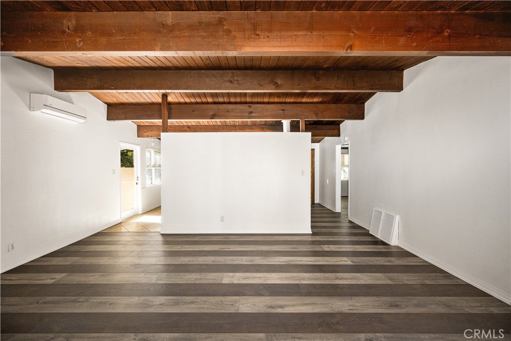 2233 N Pacific Avenue