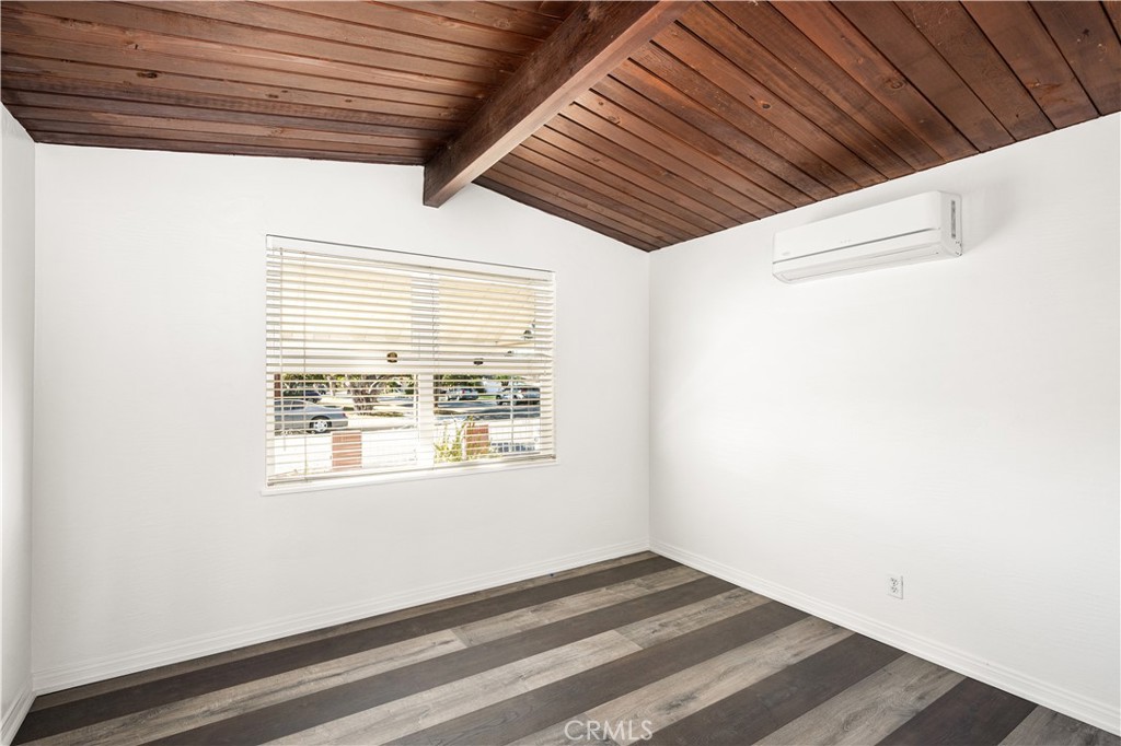 2233 N Pacific Avenue