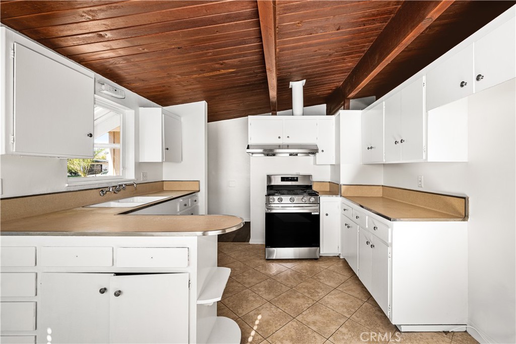 2233 N Pacific Avenue