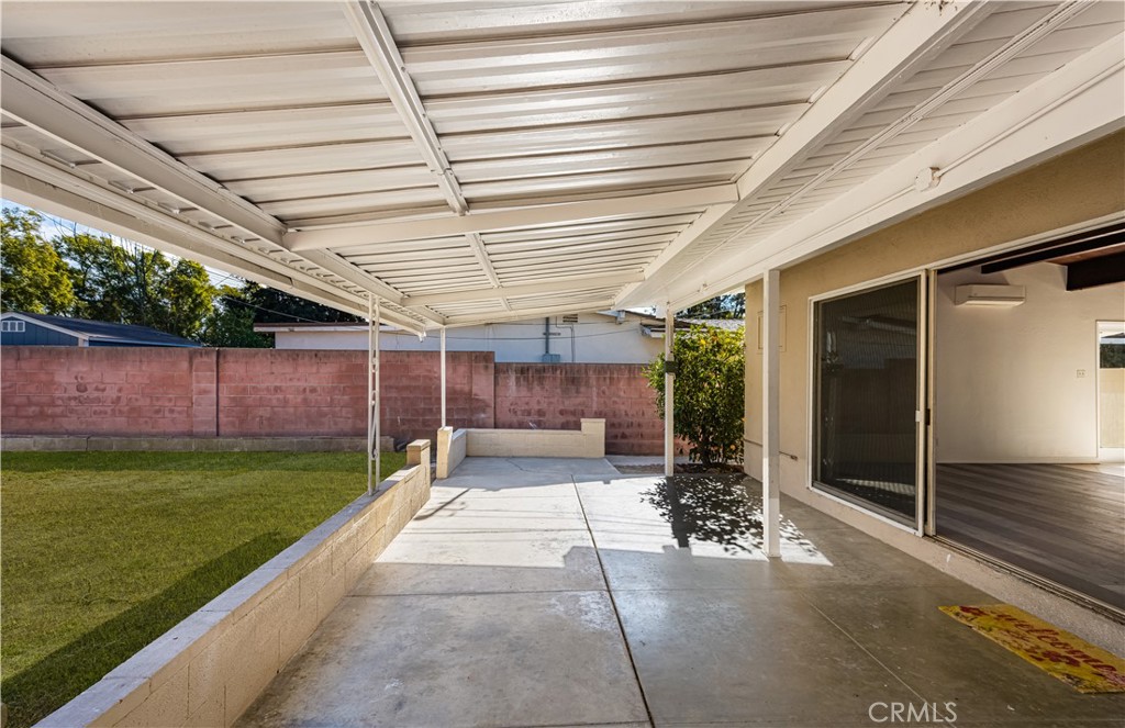 2233 N Pacific Avenue