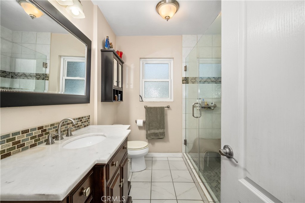 5633 E Spring Street