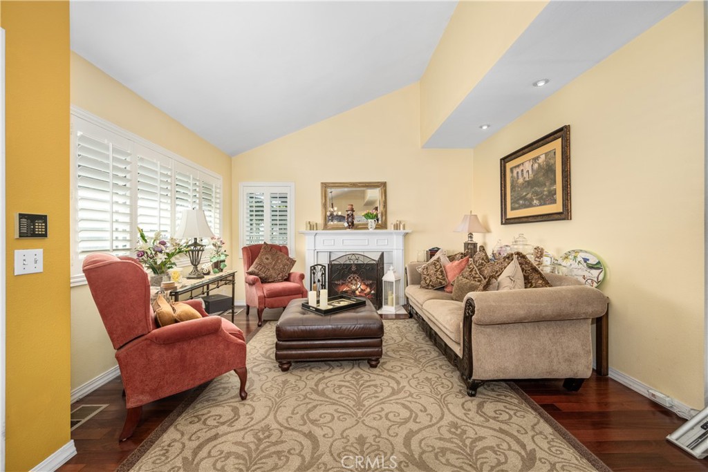 5633 E Spring Street