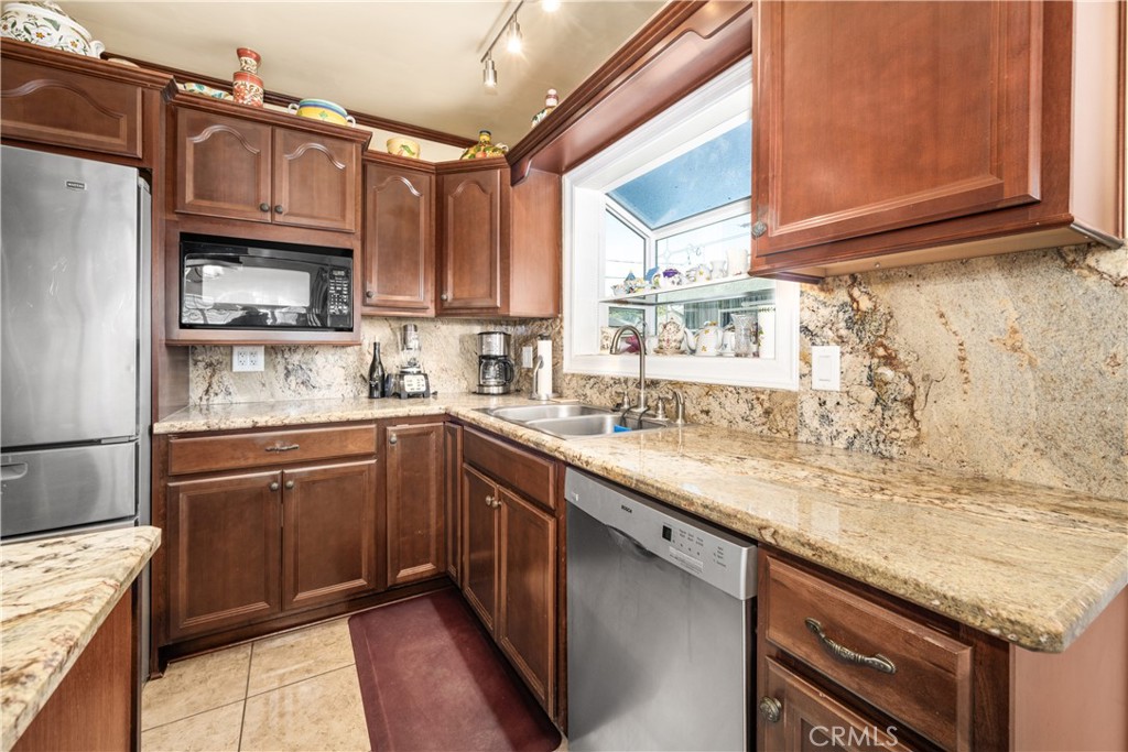 5633 E Spring Street