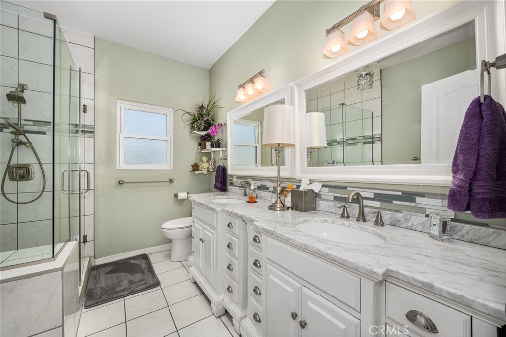 5633 E Spring Street