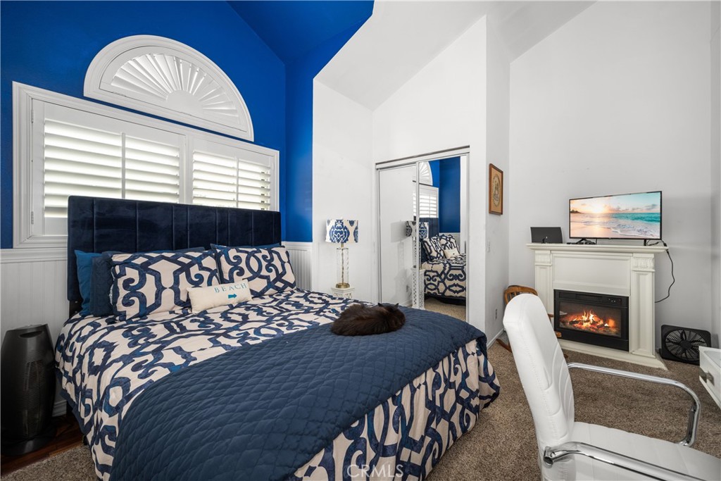 5633 E Spring Street