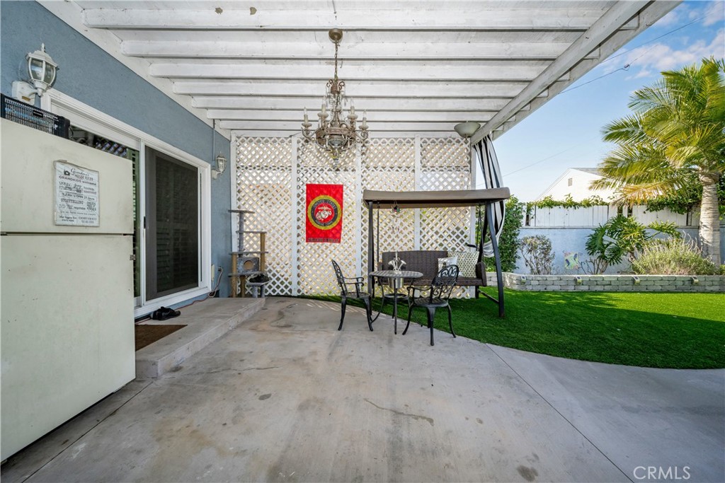 5633 E Spring Street